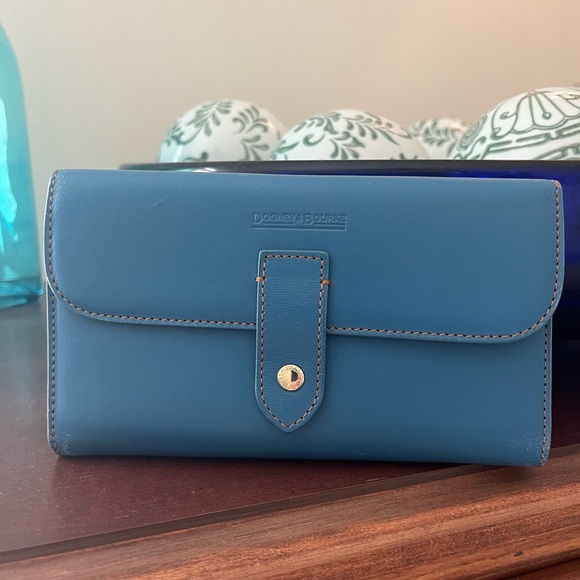 Dooney & Bourke Alto Medium Wallet - Picture 2 of 7